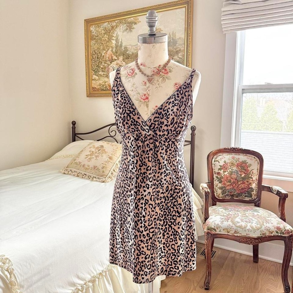 Cheetah slip dress 90s in bloom fits like a medium